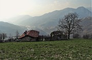 87 Vista panoramica dai pratoni delle Stalle Foldone sulla conca di Zogno